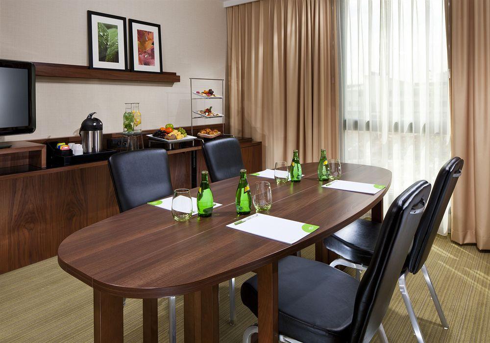 Hotel Courtyard By Marriott Paris Arcueil Exterior foto