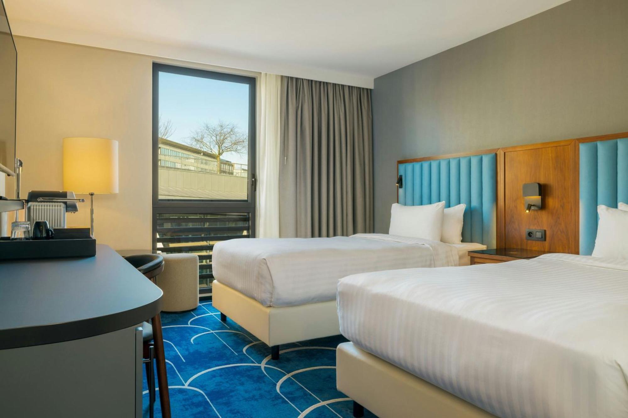 Hotel Courtyard By Marriott Paris Arcueil Exterior foto