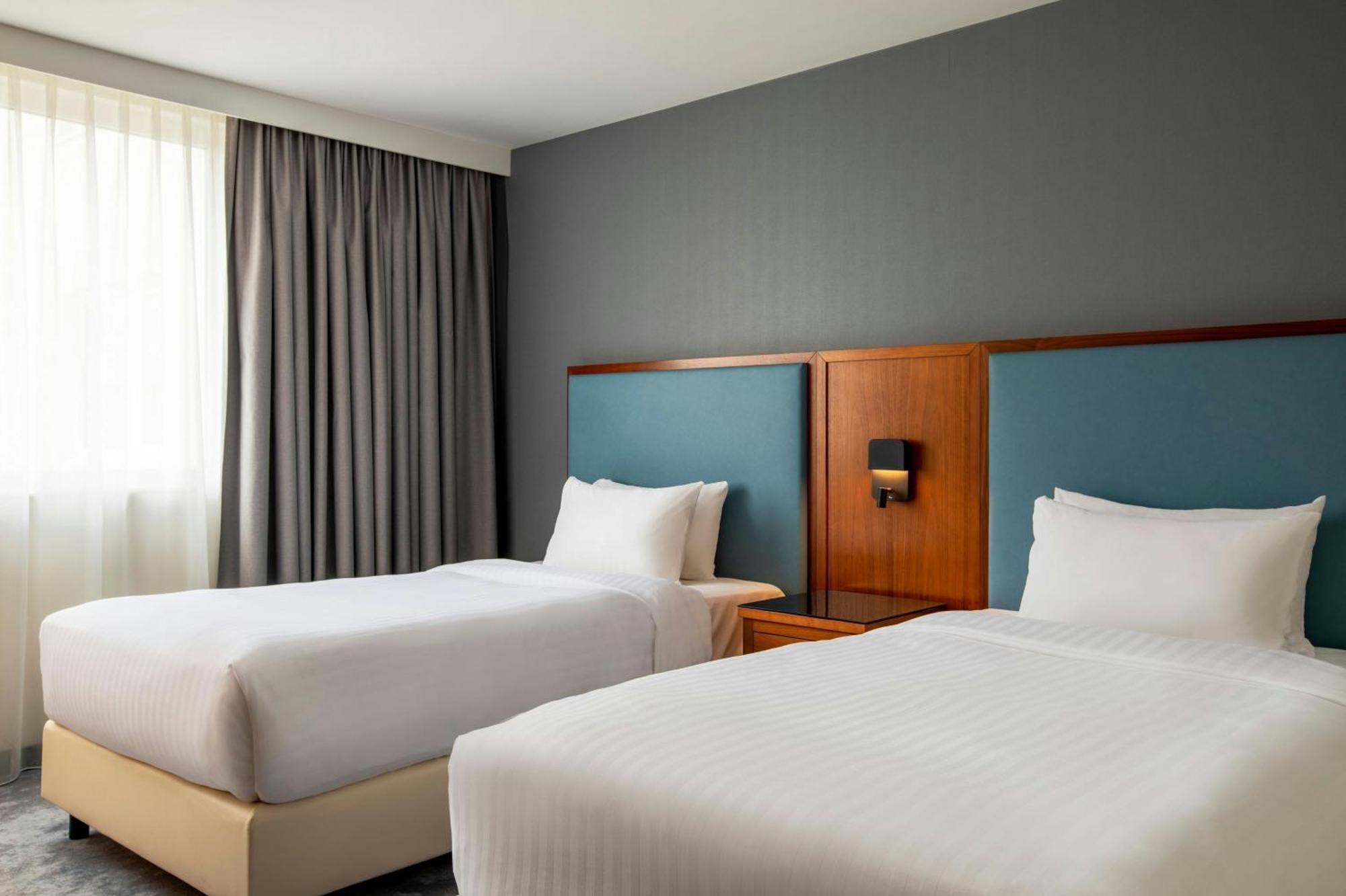 Hotel Courtyard By Marriott Paris Arcueil Exterior foto