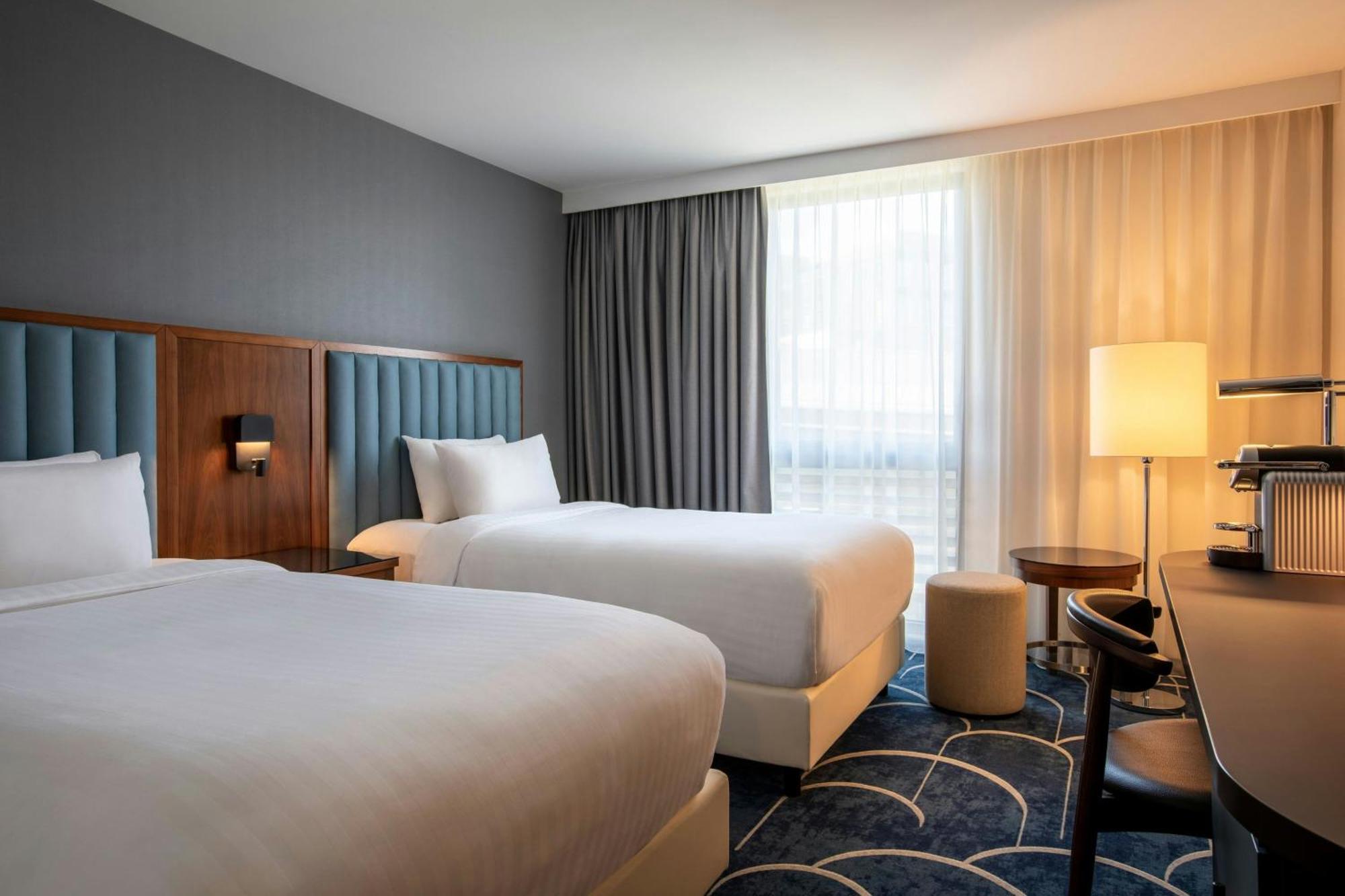 Hotel Courtyard By Marriott Paris Arcueil Exterior foto